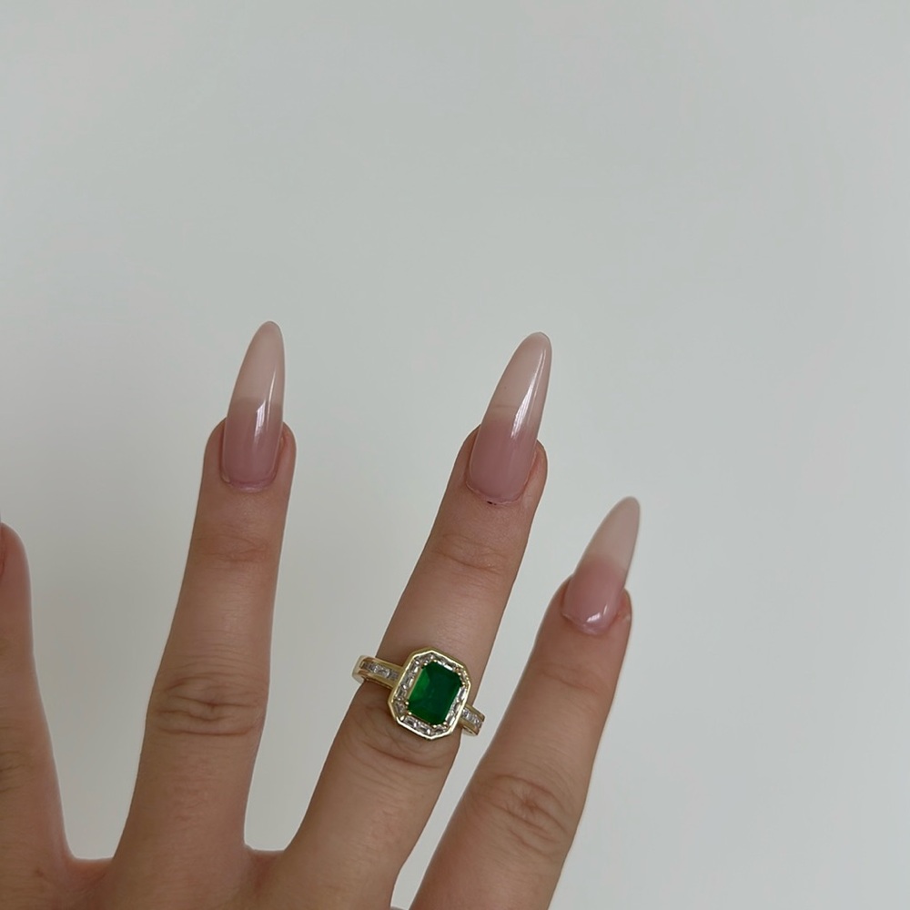 Elegant Green Gemstone Ring